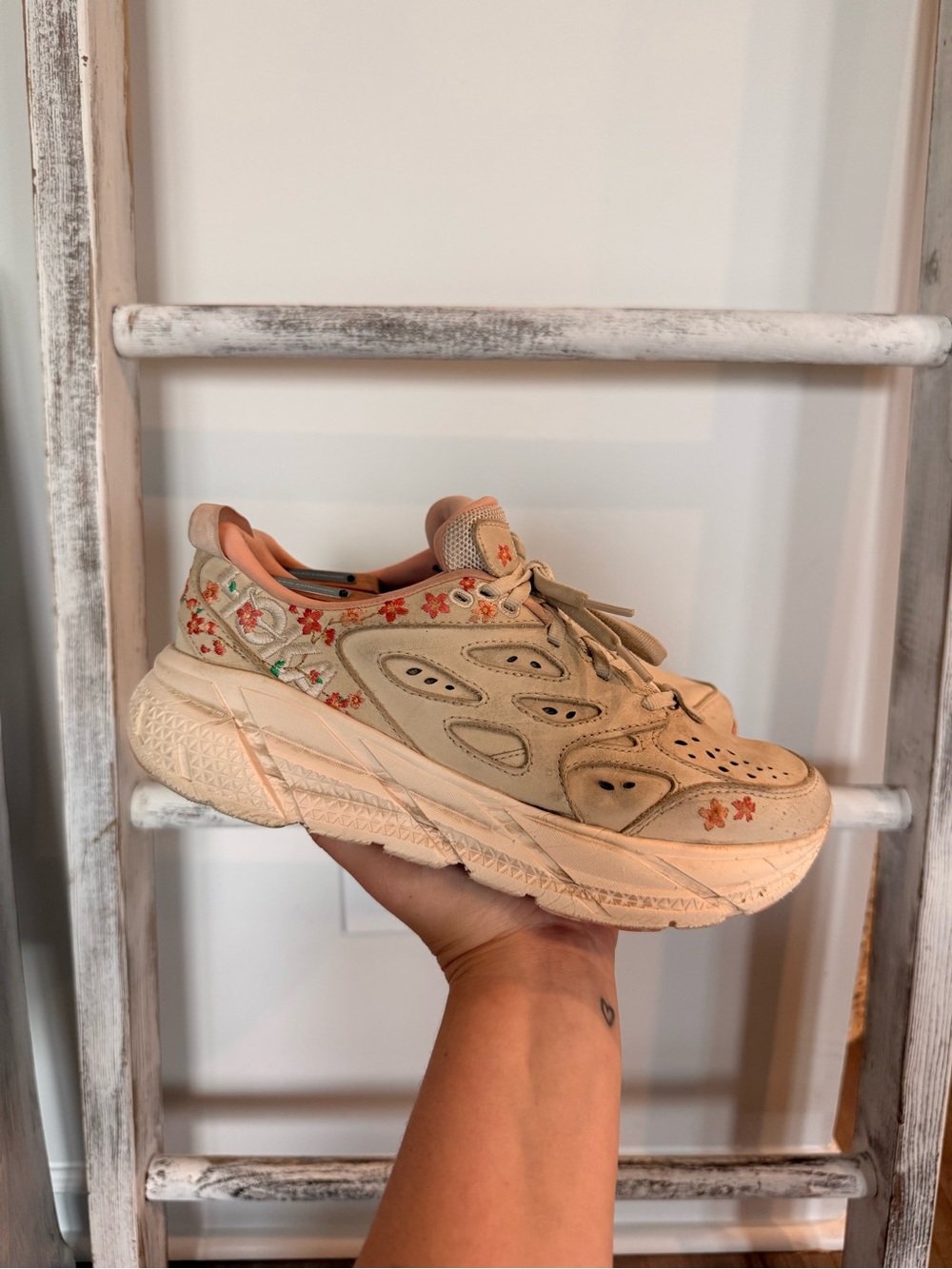 Hoka One Clifton L Vibrant Bloom Pack - Nimbus Cloud Women 7 Pre Owned See Photo